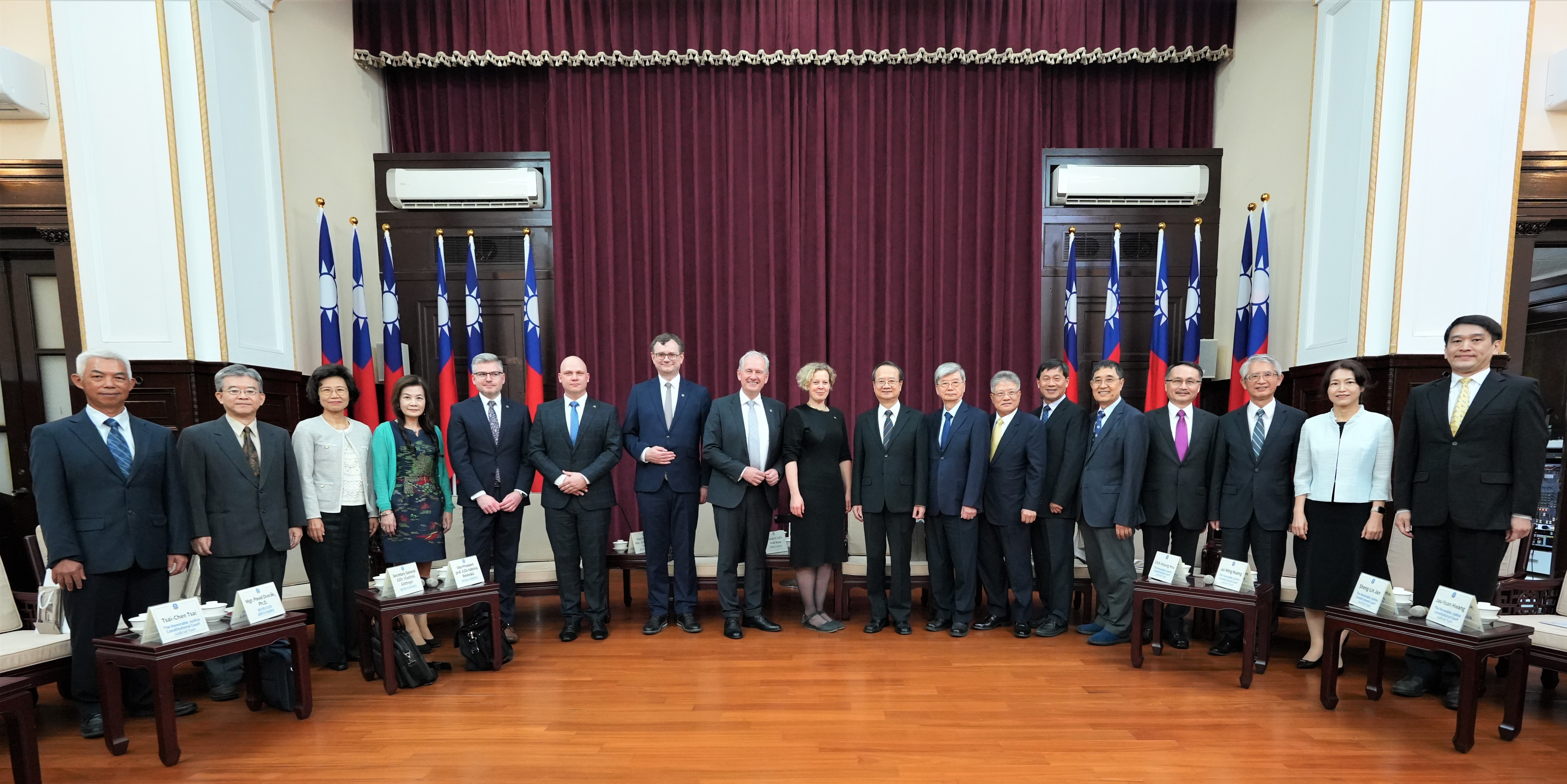 Photo description: The visit of the delegation of the Constitutional Court of the Czech Republic.  From left to right: Justice Po-Hsiang YU, Justice Chung-Wu CHEN, Justice Fu-Meei JU, Justice Tsai-Chen TSAI, Dr. Pavel Dvořák (Head of the External Relations and Protocol Department of the Czech Constitutional Court), Secretary General Vlastimil Göttinger (Czech Constitutional Court), Vice-President Vojtěch Šimíček (Czech Constitutional Court), President Josef Baxa (Czech Constitutional Court), Vice-President Kateřina Ronovská (Czech Constitutional Court), President and Chief Justice Tzong-Li HSU, Vice President Justice Jeong-Duen TSAI, Justice Chih-Hsiung HSU, Justice Jui-Ming HUANG, Justice Sheng-Lin JAN, Justice Jau-Yuan HWANG, Justice Ming-Yan SHIEH, Justice Tzung-Jen TSAI, and Assoc. Prof. Chi CHUNG (Translator of this event, National Chengchi University).
