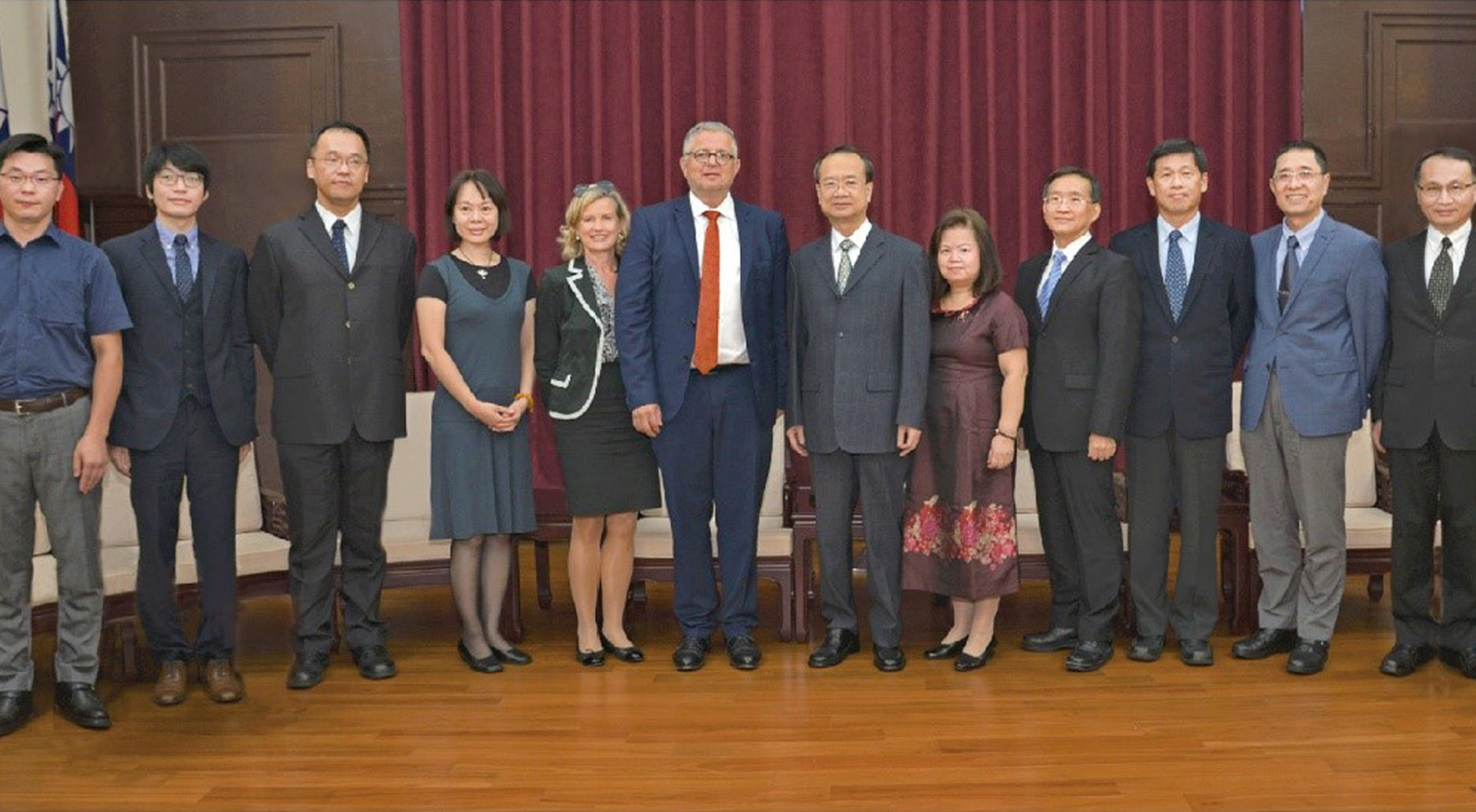 President HSU meeting Justice Prof. Dr. Peter M. Huber (Justice of the Federal Constitutional Court of Germany) and his wife, exchanging views on the practice of the constitutional review